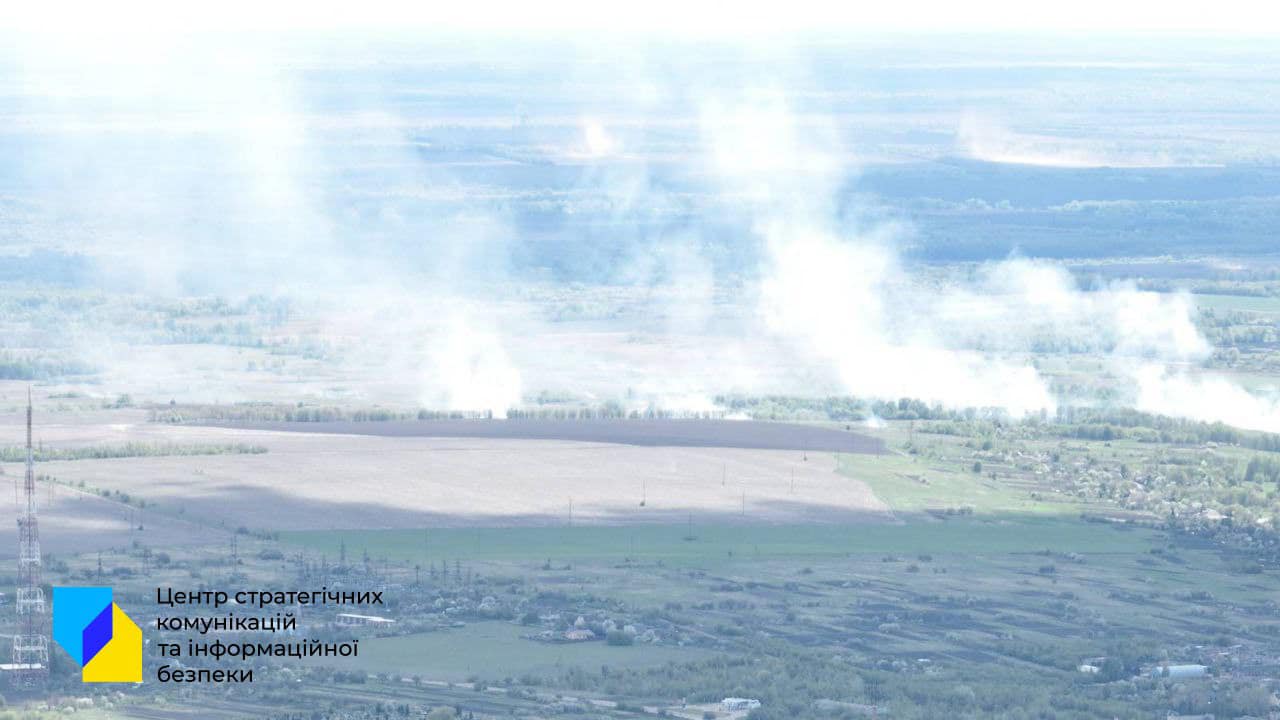 Після обстрілу Сумщини у лісі почалася масштабна пожежа (ФОТО) - фото 2