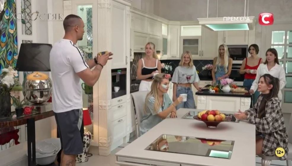 «Холостяк-14»: кого актер Тарас Цымбалюк отправил домой в третьем выпуске - фото 2