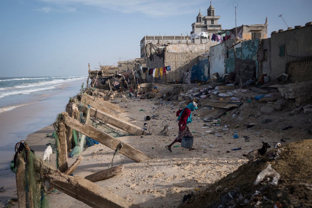 Фоторепортаж: африканский город Сен-Луи поглощается океаном - фото 5