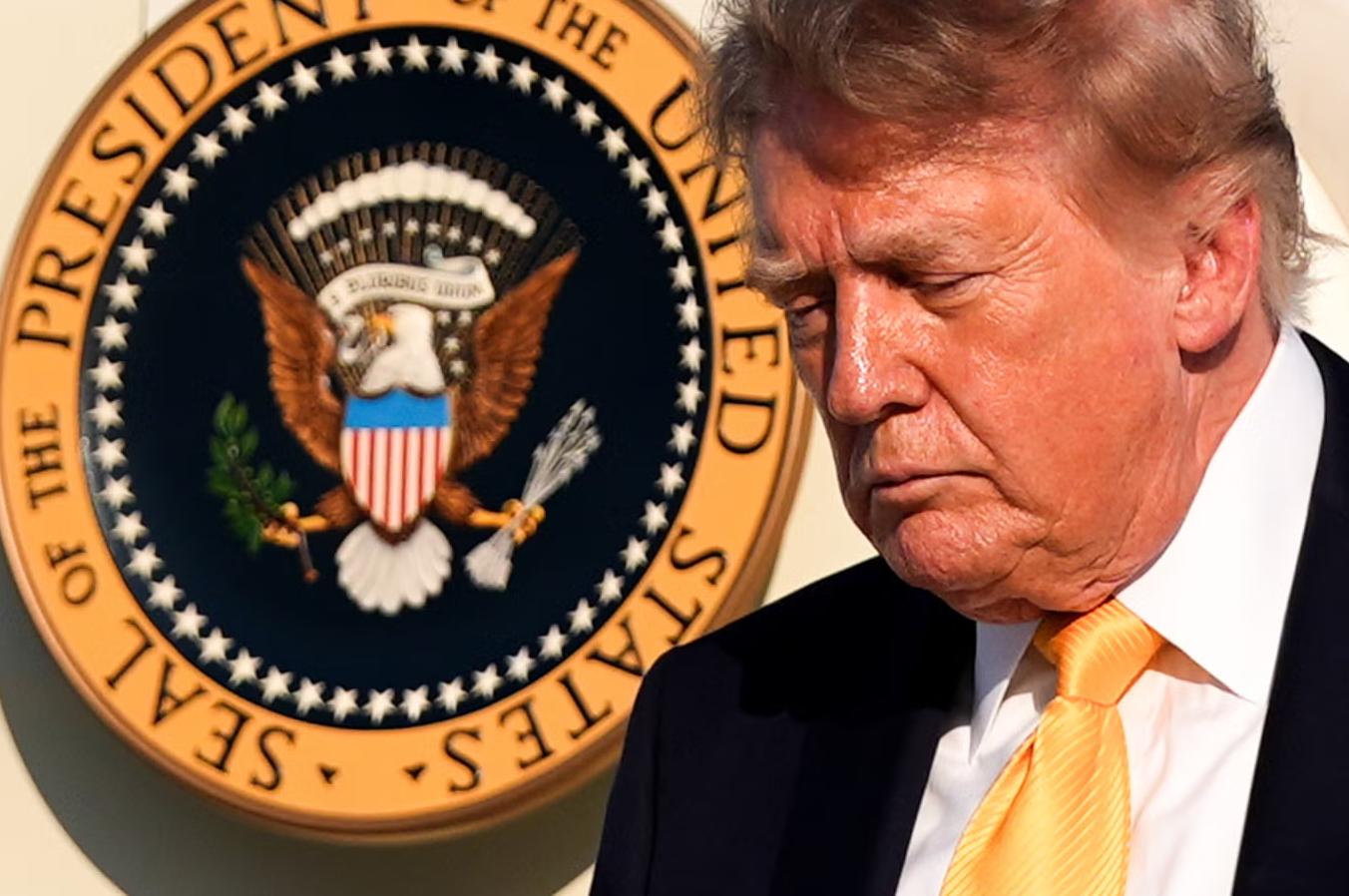 Трамп внезапно изменил цвет волос: президента США высмеивают в сети - фото 2