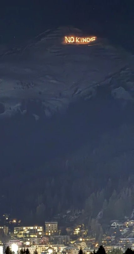 Трампа у Давосі зустрічає вогняний протест з двох слів (ФОТО) - фото 2