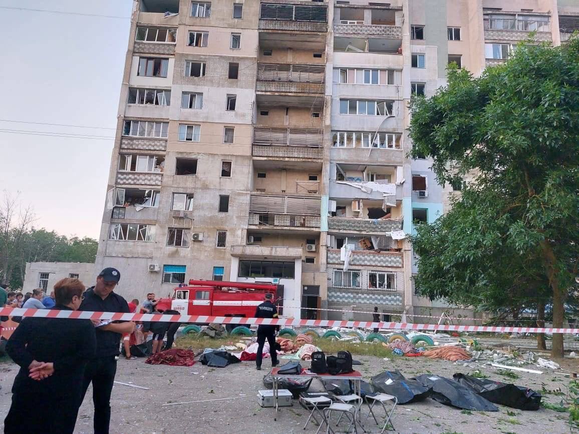 Оккупанты ударили в 9-этажку в Одесской области: количество жертв возросло в разы - фото 2