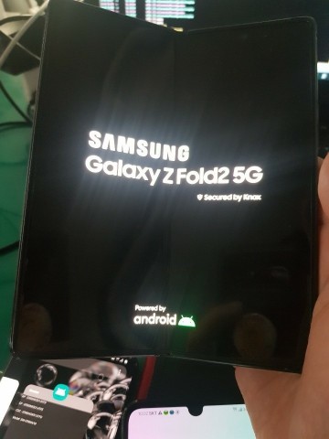 Компанія Samsung показала, як буде виглядати гнучкий смартфон Galaxy Z Fold 2 - фото 3