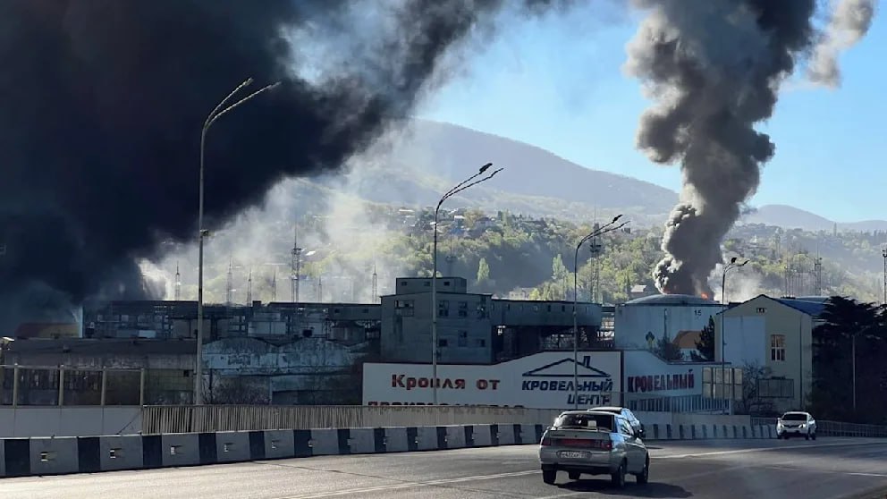 Екологічна катастрофа в Туапсе: через пожежу на нафтозаводі евакуюють людей - фото 2