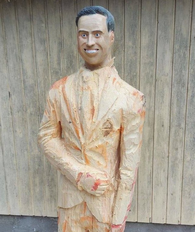 Вместо чучела — президент: мастер оригинально защитил свой сад от птиц - фото 2