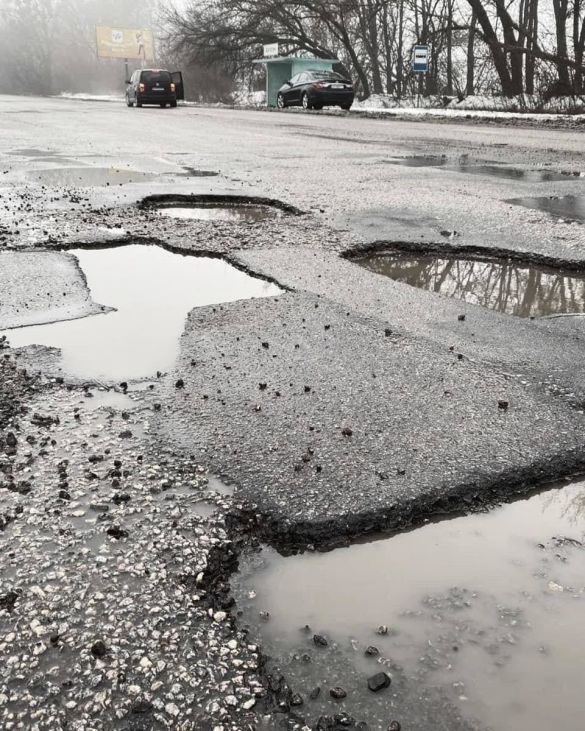 Минус четыре колеса: на трассе Харьков-Киев образовались огромные ямы (фото) - фото 3