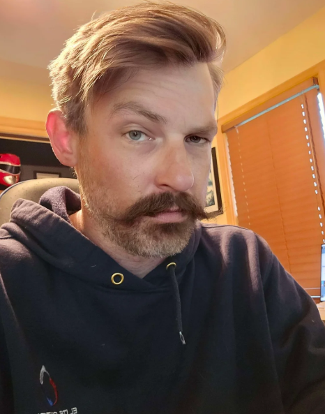 Мужчина 20 лет отращивал бороду, а потом сбрил ее: как он выглядит - фото 2 Мужчина 20 лет отращивал бороду, а потом сбрил ее: как он выглядит - фото 2