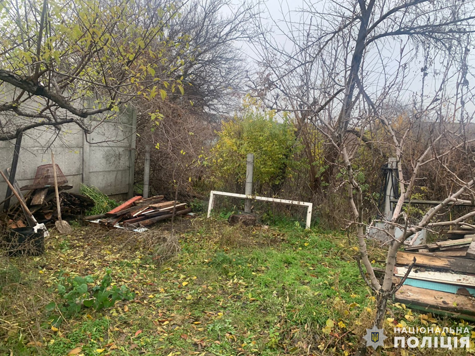 Зарезал и закопал во дворе: житель Запорожья зверски убил родного отца (ФОТО) - фото 2