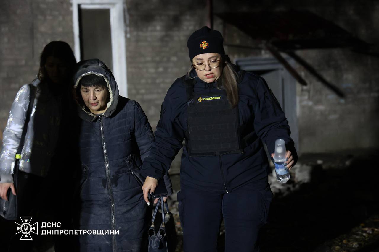 Массированный удар по Днепропетровщине: люди оказались под завалами - фото 2