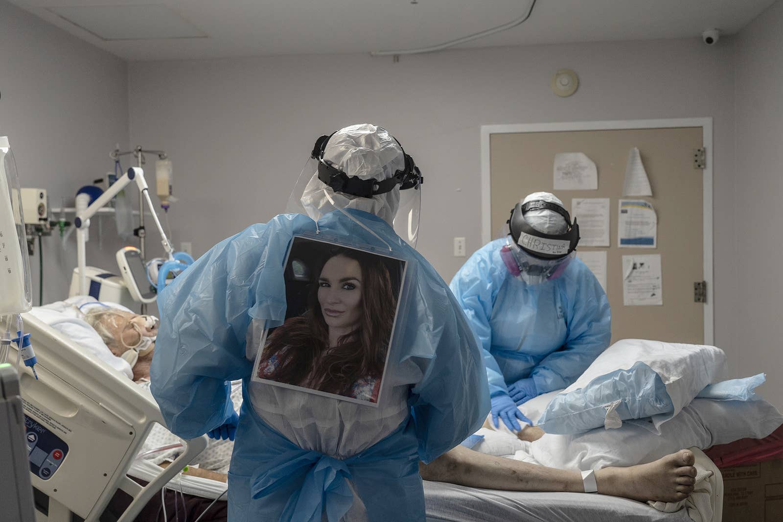 До слёз: фотограф из Техаса показал снимки, сделанные в госпитале, где лежат с COVID-19 - фото 9