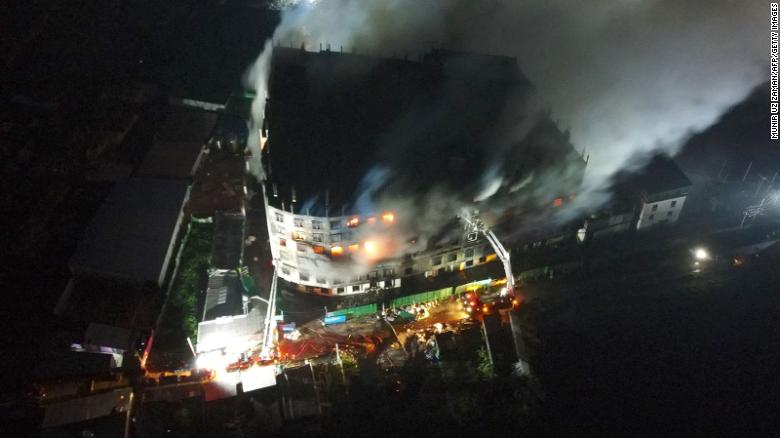 В Бангладеш сгорела фабрика: погибло более пятидесяти человек (ФОТО) - фото 2