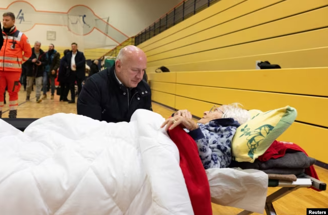 ”Думали, що Росія атакує”: українці відкрили Пункт незламності в Берліні після масштабного блекауту (ФОТО) - фото 2