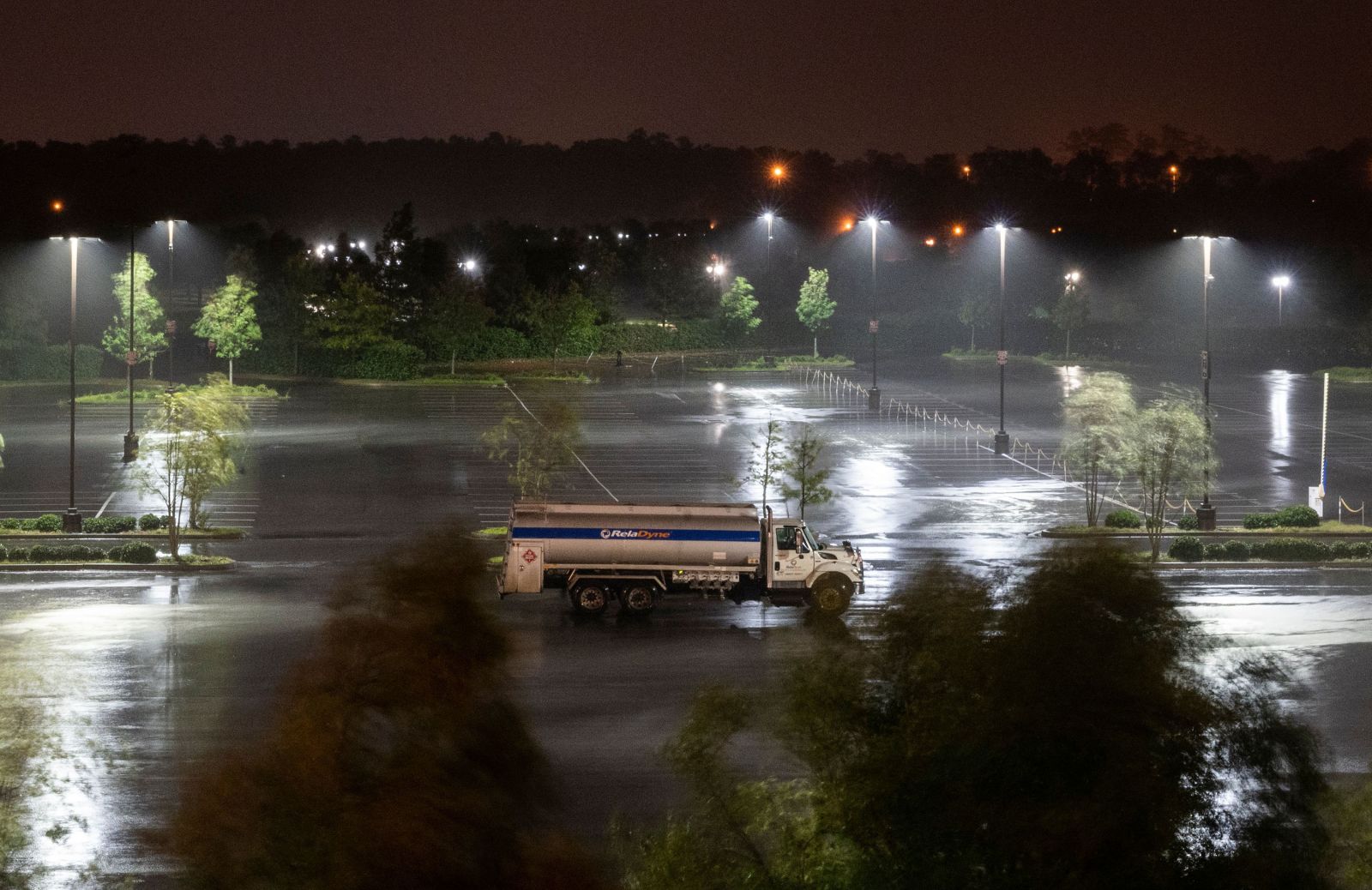 Опубликованы ужасающие фото последствий тропического шторма «Лаура» в США - фото 25