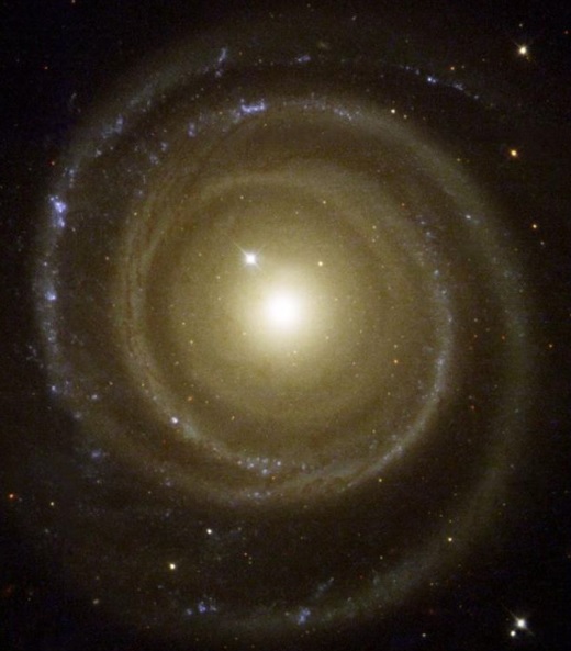Ученые показали необычную далекую галактику: как она выглядит (ФОТО)  - фото 2