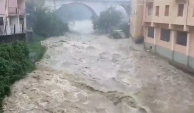 Італію накрили масштабні повені: річки виходять з берегів (ФОТО) - фото 2