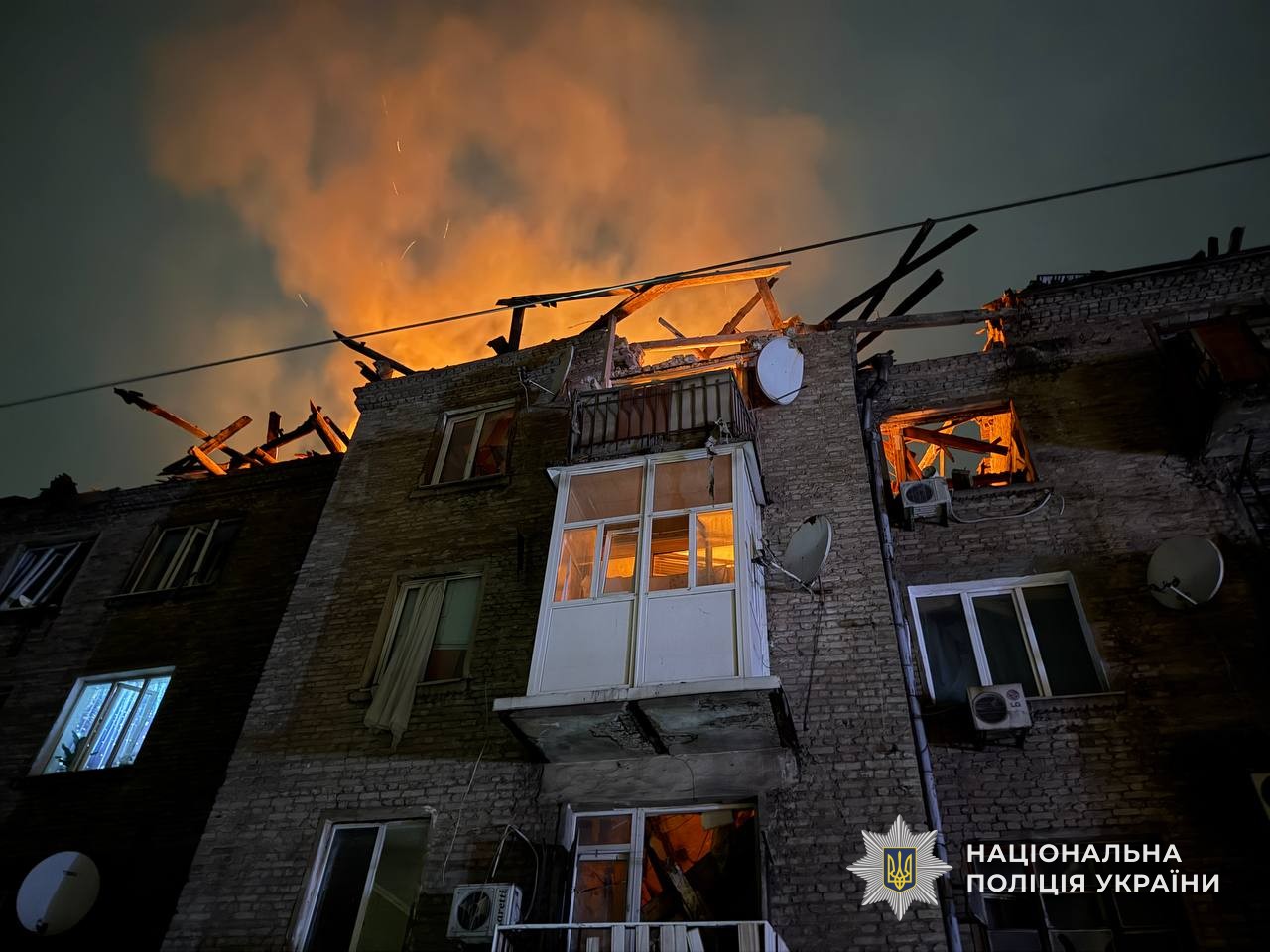 Массированный удар по Днепропетровщине: люди оказались под завалами - фото 2