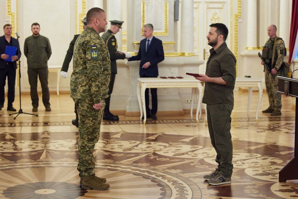 Цього панічно бояться у Зеленського: Залужний йде на вибори і має варіанти