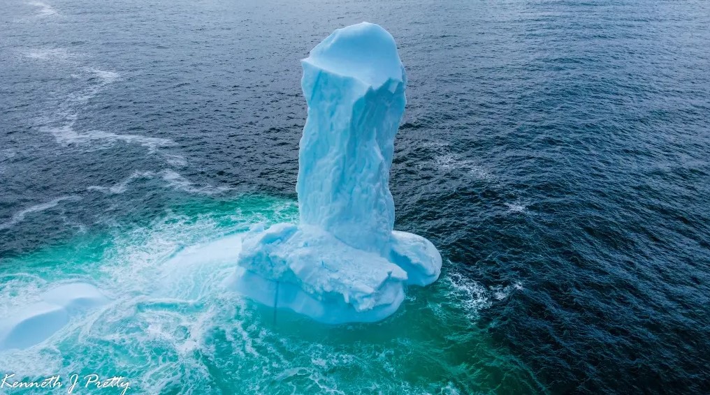 Незвична форма айсберга викликала бурю емоцій в мережі (ФОТО) - фото 2