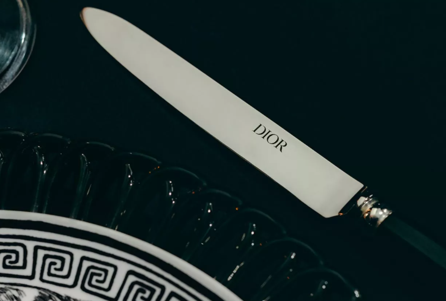 Гарно до остраху: Dior випустив посуд до Хеллоуїна (ФОТО) - фото 3
