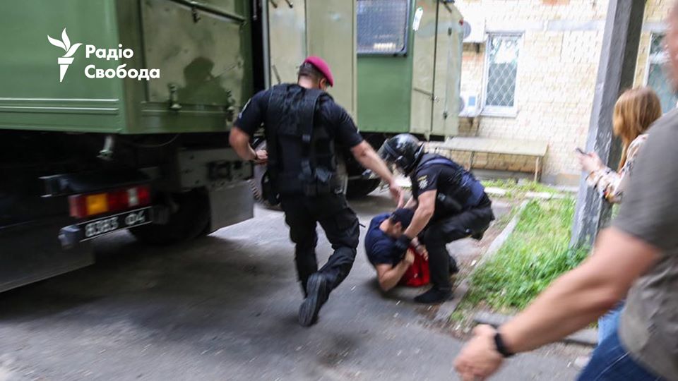 Справа Стерненко: копи б'ють беззбройних активістів під судом (ФОТО) - фото 8