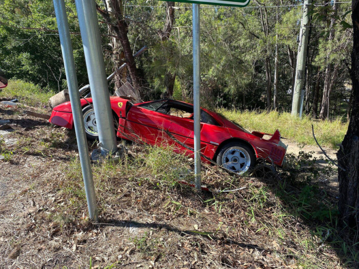 Австралиец разбил уникальный автомобиль во время тест-драйва - фото 3