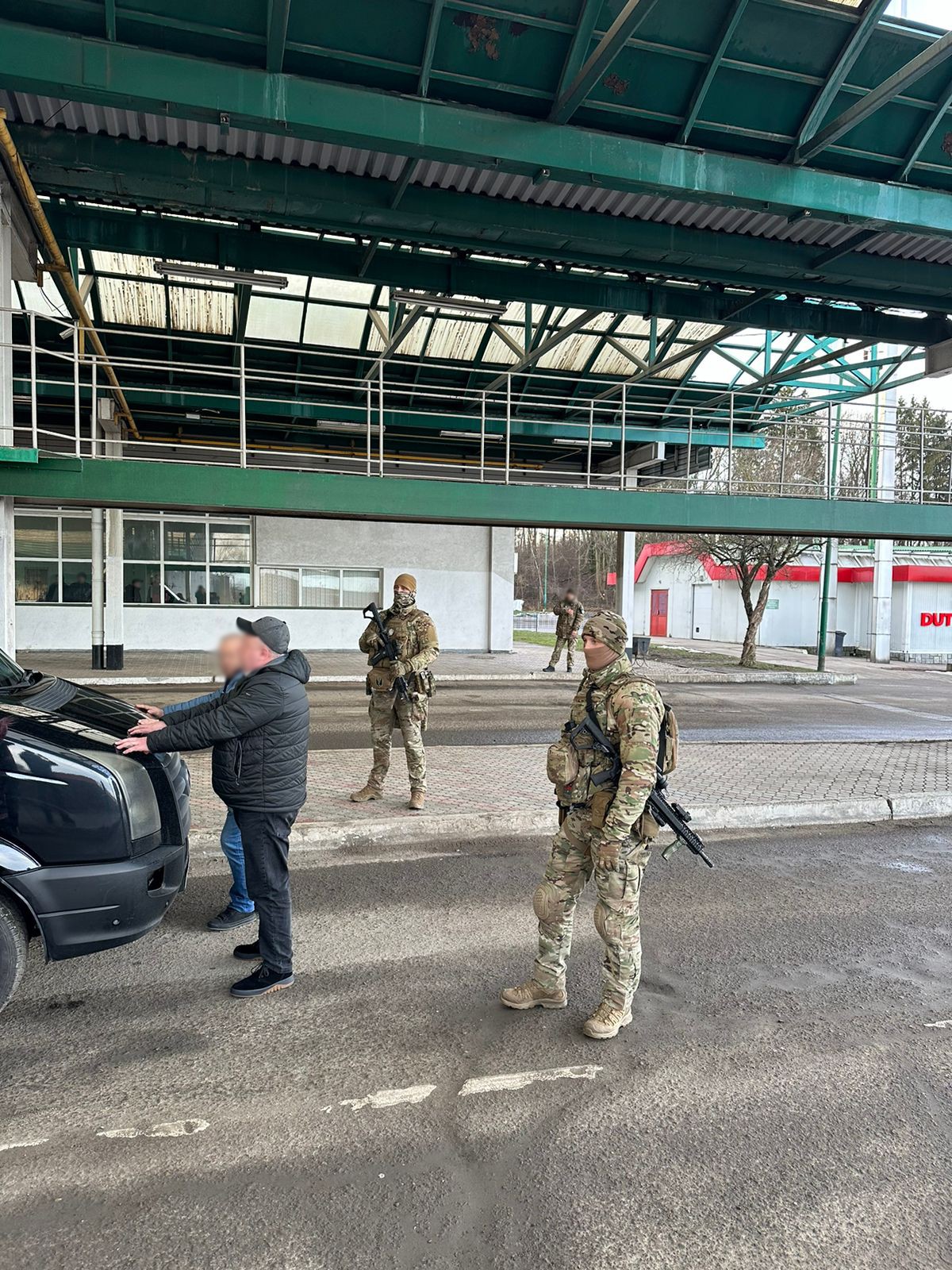 На кордоні затримали автобус з жінками, яких хотіли вивезти за кордон для сексуальної експлуатації - фото 4