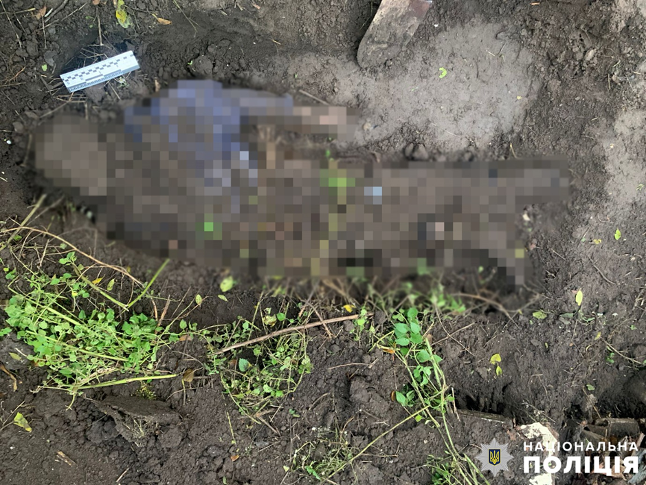 Зарізав та закопав на подвір'ї: мешканець Запоріжжя жорстоко вбив рідного батька (ФОТО) - фото 3