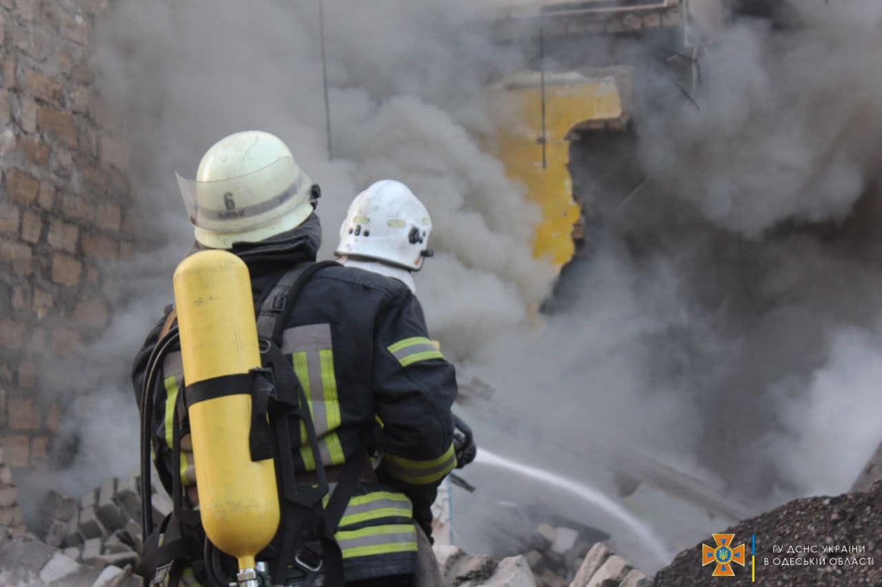 Ракетний удар по будинку в Одесі: є жертви - фото 4