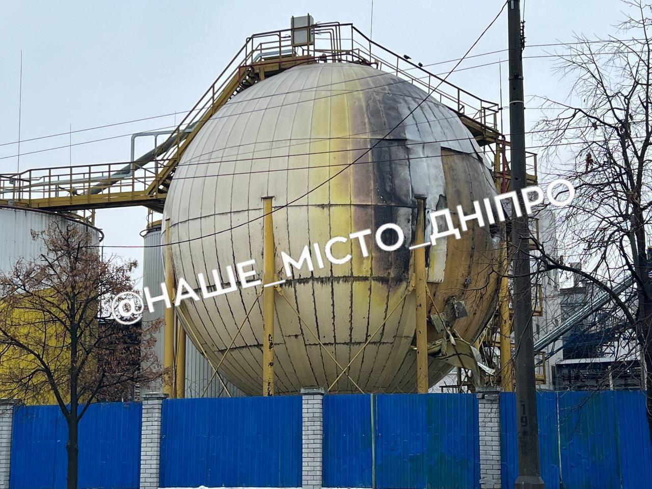 Удар по «Олейні» у Дніпрі: у місті роблять усе, щоб олія не потрапила у річку - фото 2