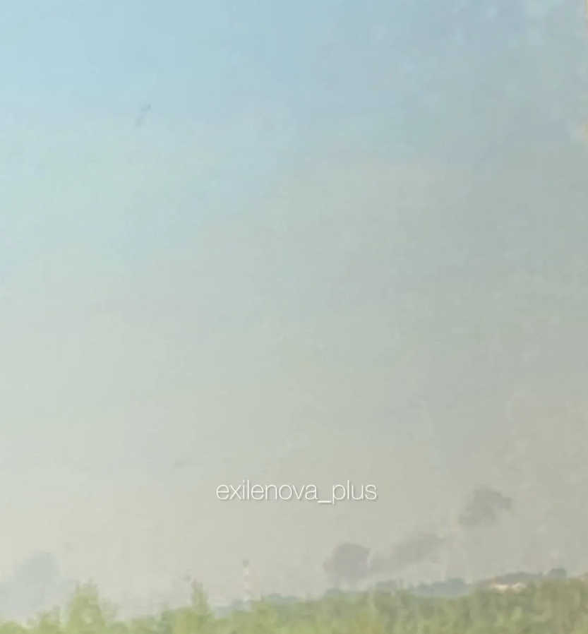 Потужна атака по РФ: де було чути сильні вибухи та бачили чорний дим - фото 2