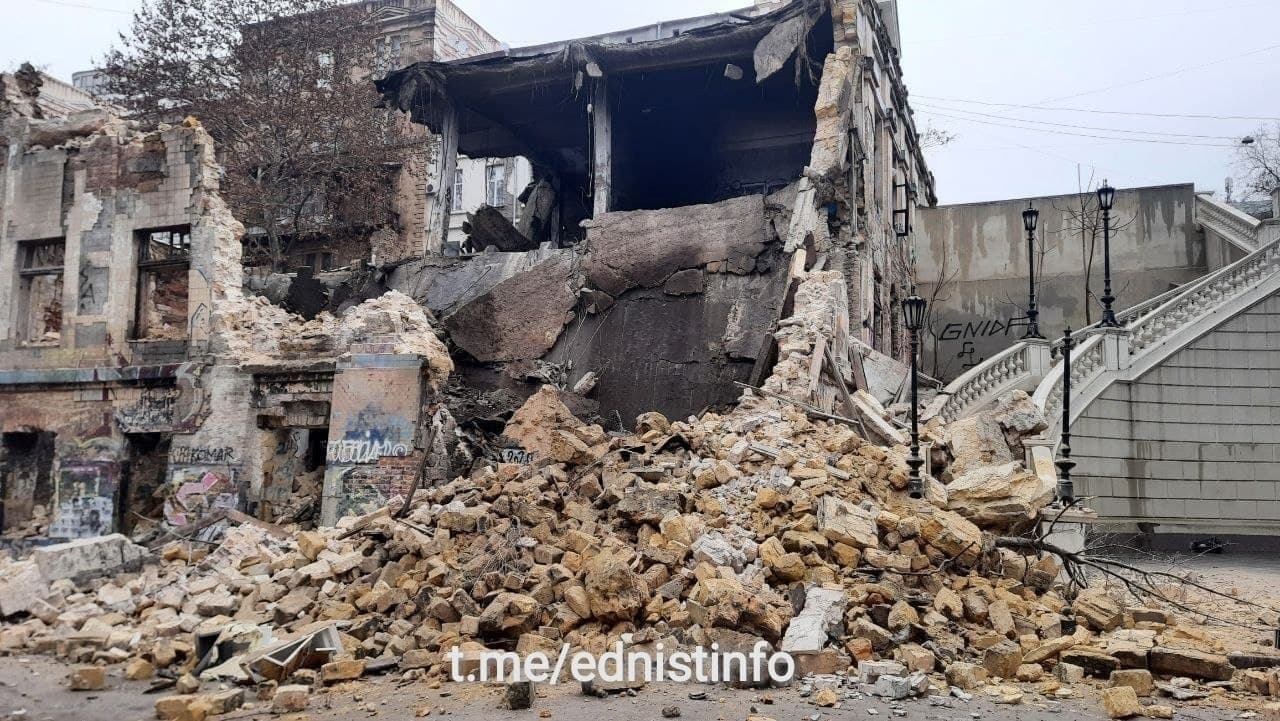 В центре Одессы за сутки рухнуло два дома - фото 3