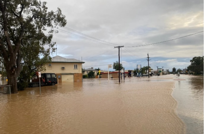 Австралию накрыли масштабные наводнения: стихия убивает людей и разрушает города (ФОТО)  - фото 3