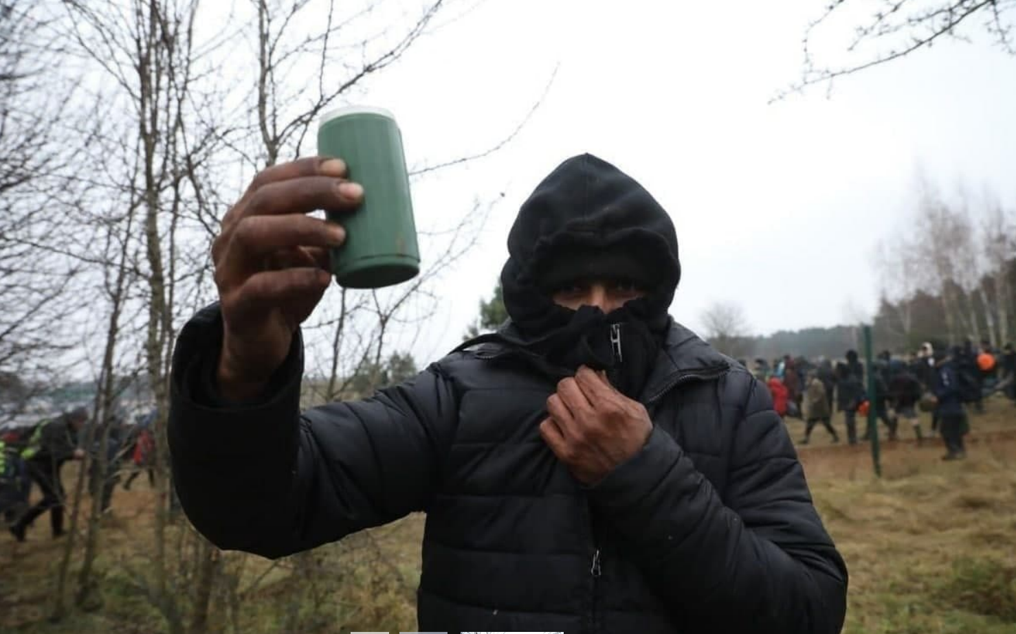 Мигранты штурмуют пункт перехода - устоят ли польские пограничники - фото 4