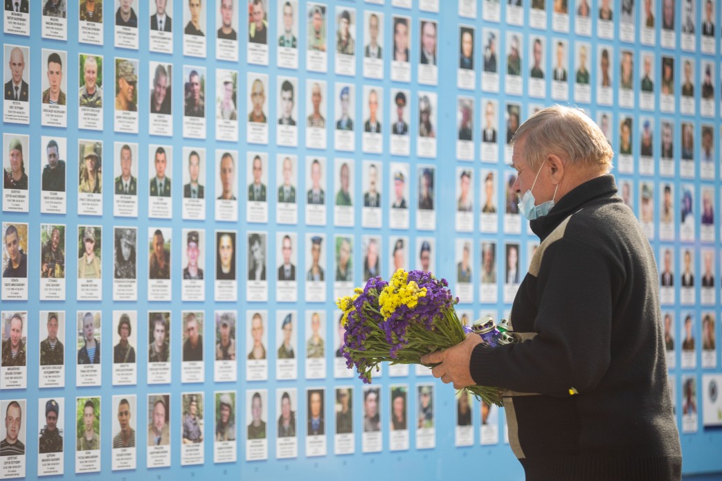 День памяти защитников Украины: как в стране чтят павших воинов (ФОТО) - фото 6