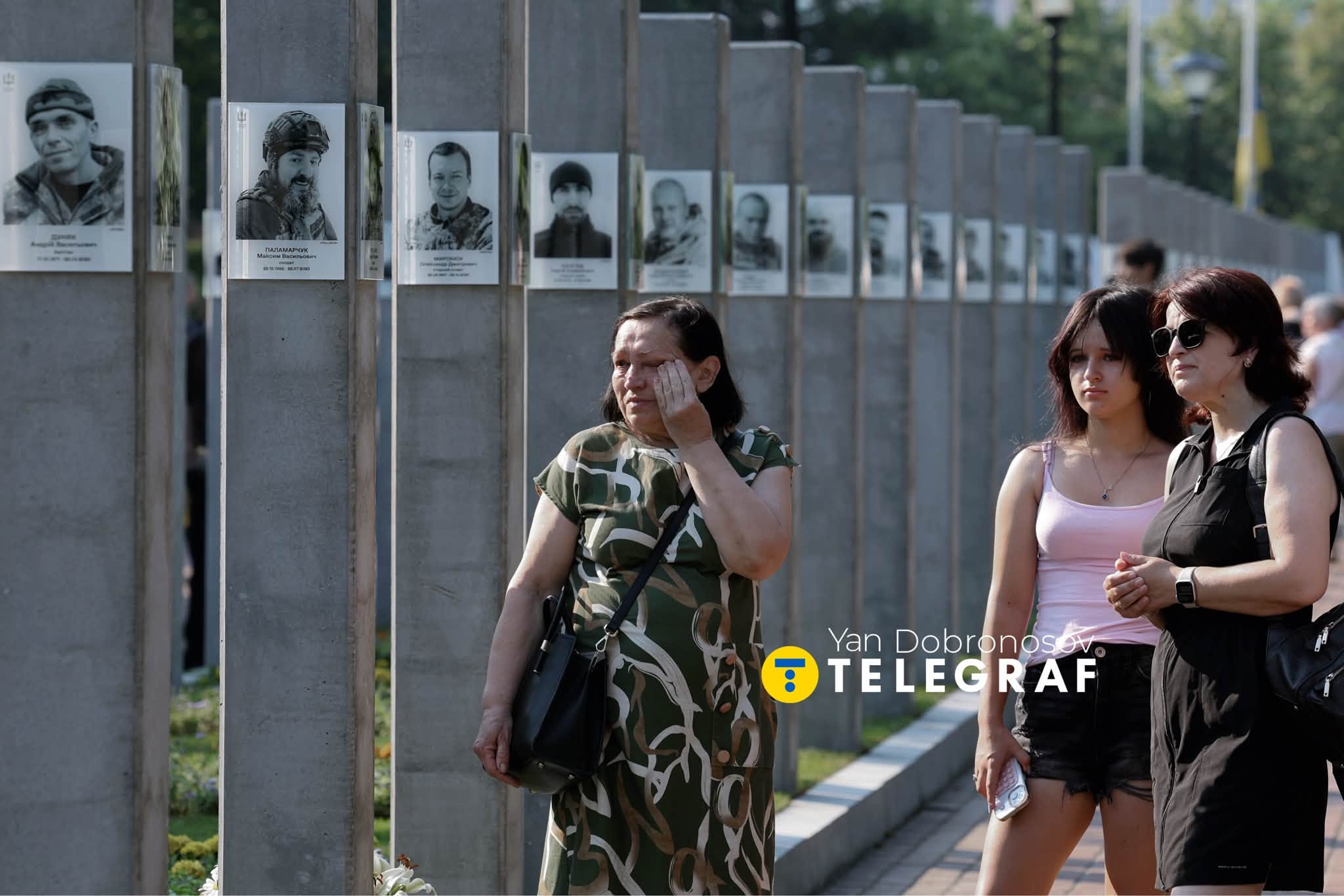 ”Как будто объявление о розыске”: родные погибших воинов раскритиковали новый мемориал в Киеве - фото 2