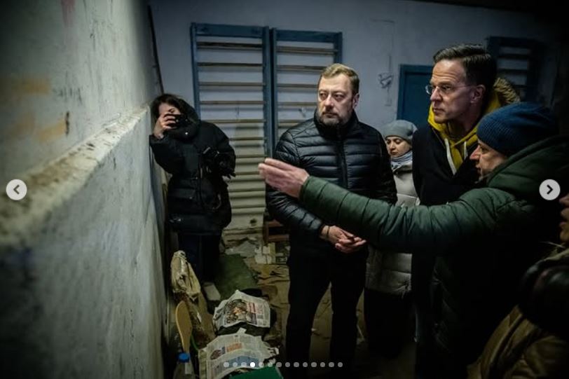 ”Хит соцсетей”: Марк Рютте встретился с легендарным псом Патроном во время визита на деоккупированные территории - фото 2