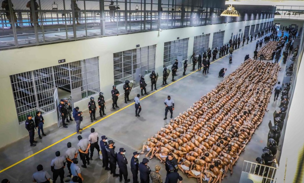 У Сальвадорі відкрили мегав’язницю (ФОТО) - фото 4