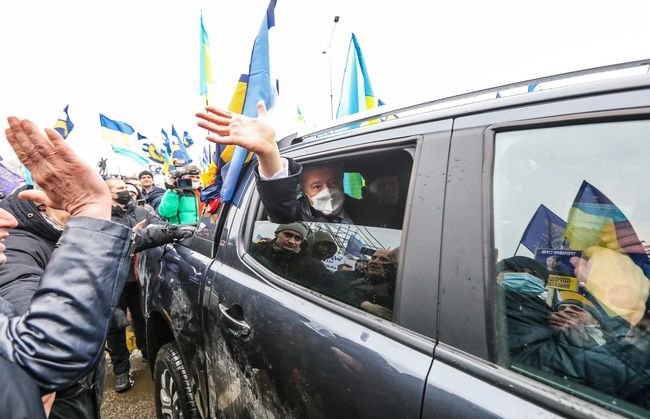 Порошенко, вернувшись в Украину, попытался сделать из себя Навального - фото 2