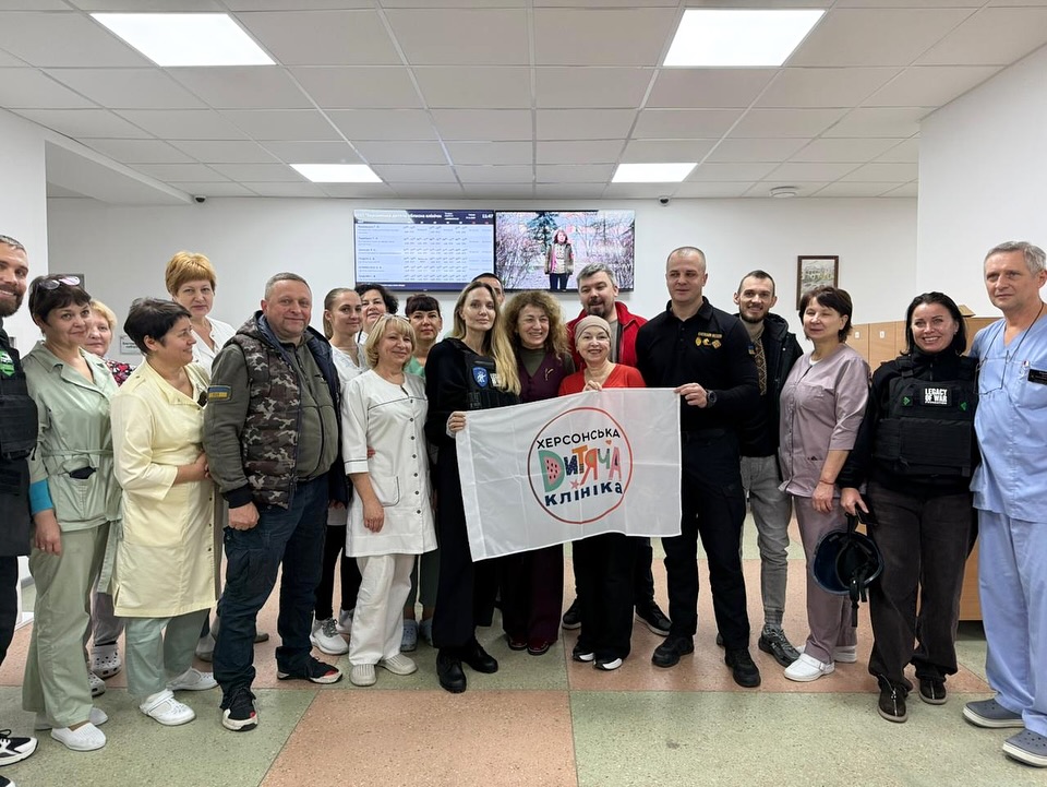 Появились новые фото Анджелины Джоли в Украине - фото 2