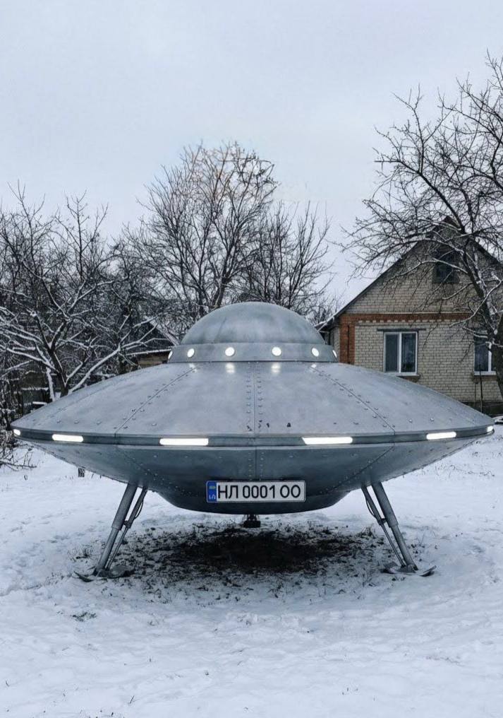 Во Львове выставили на продажу летающую тарелку: сколько стоит НЛО (ФОТО) - фото 2