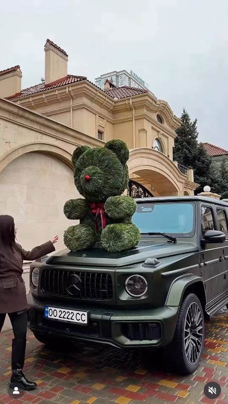 В Одессе в цветочном магазине появились медведи из елки: новый зимний тренд - фото 2