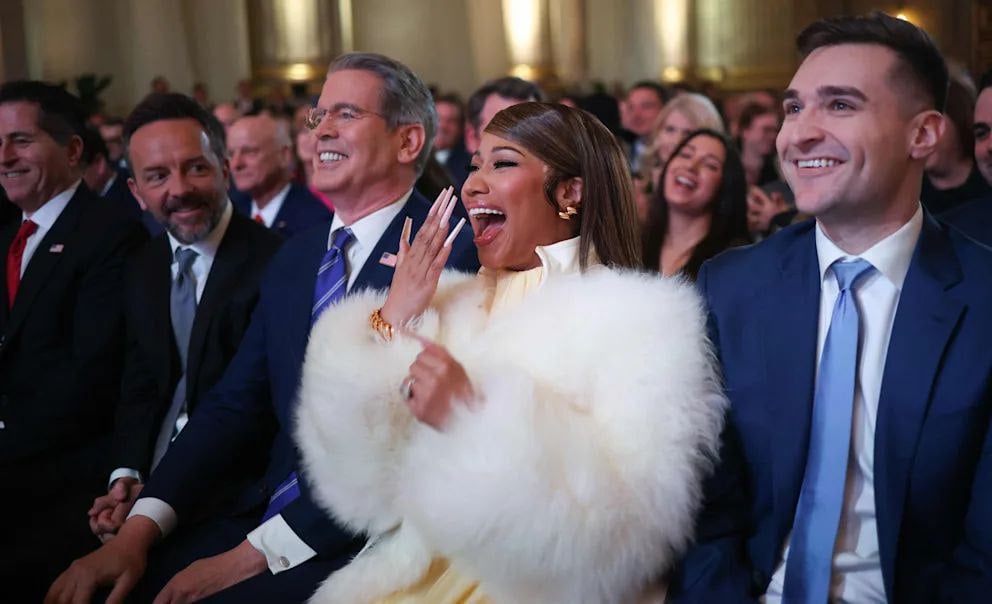 Президент Трамп оценил длинные ногти Ники Минаж и пообещал отрастить такие же - фото 2