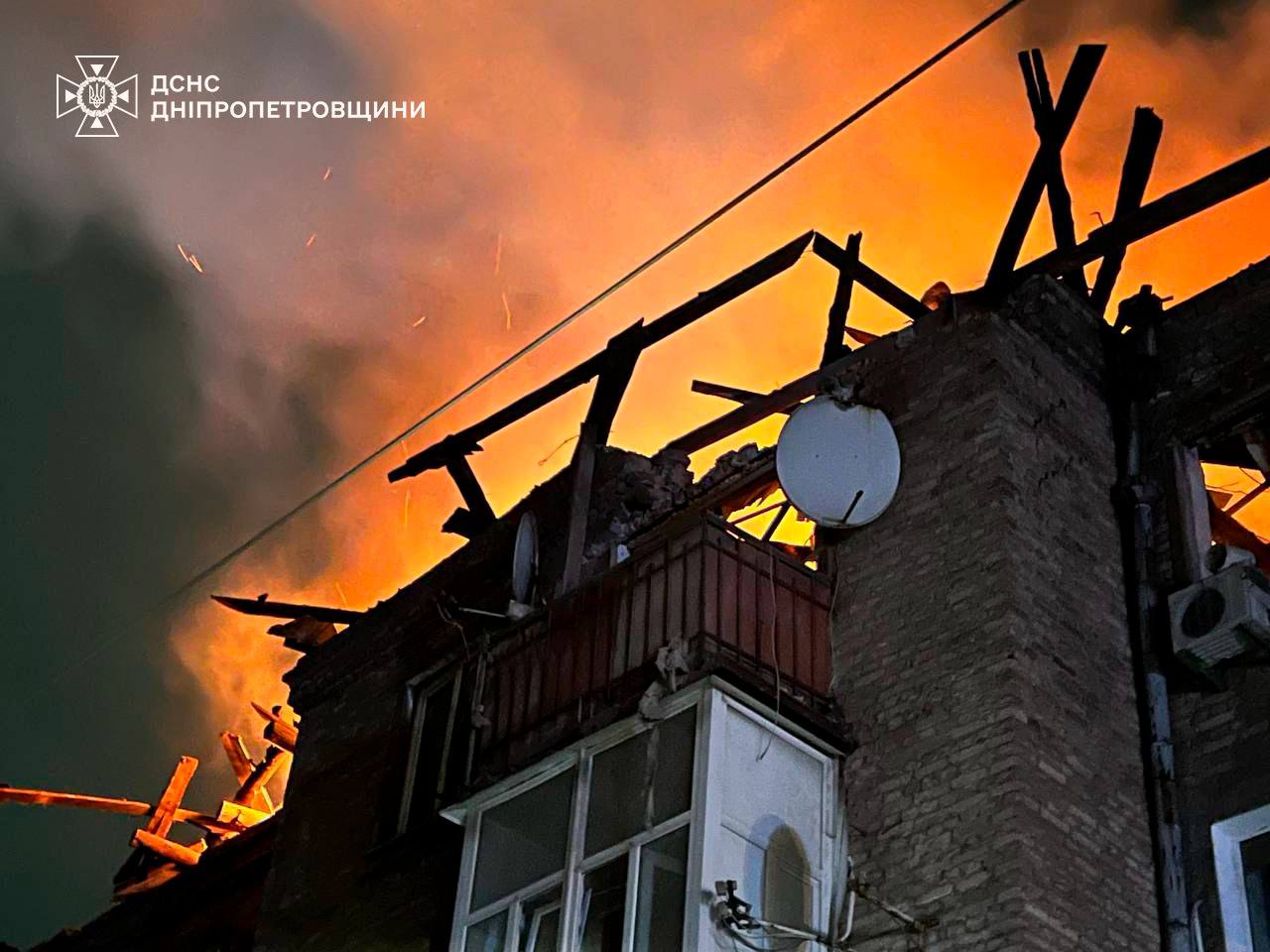 Массированный удар по Днепропетровщине: люди оказались под завалами - фото 2