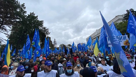 Под Верховной Радой прошел митинг ОПЗЖ в поддержку Медведчука - фото 2