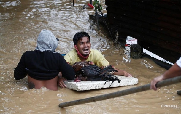 Сильнейший за последние 10 лет тайфун обрушился на Филиппины - сообщается о десятках погибших - фото 12