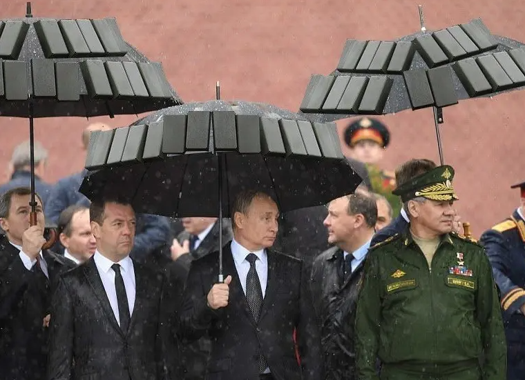 Як Путін захищатиметься від дронів на параді у 2026 році: добірка мемів  - фото 2