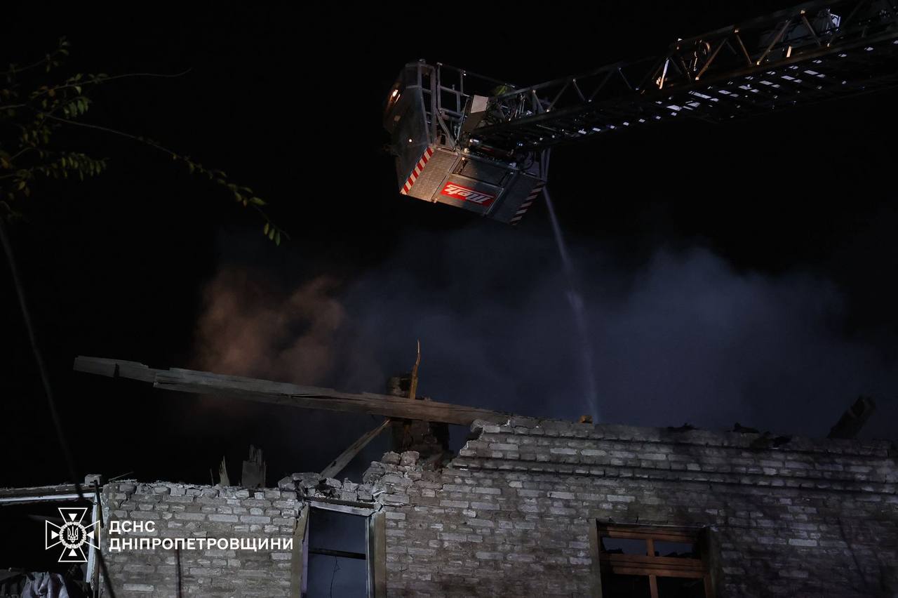 Массированный удар по Днепропетровщине: люди оказались под завалами - фото 2