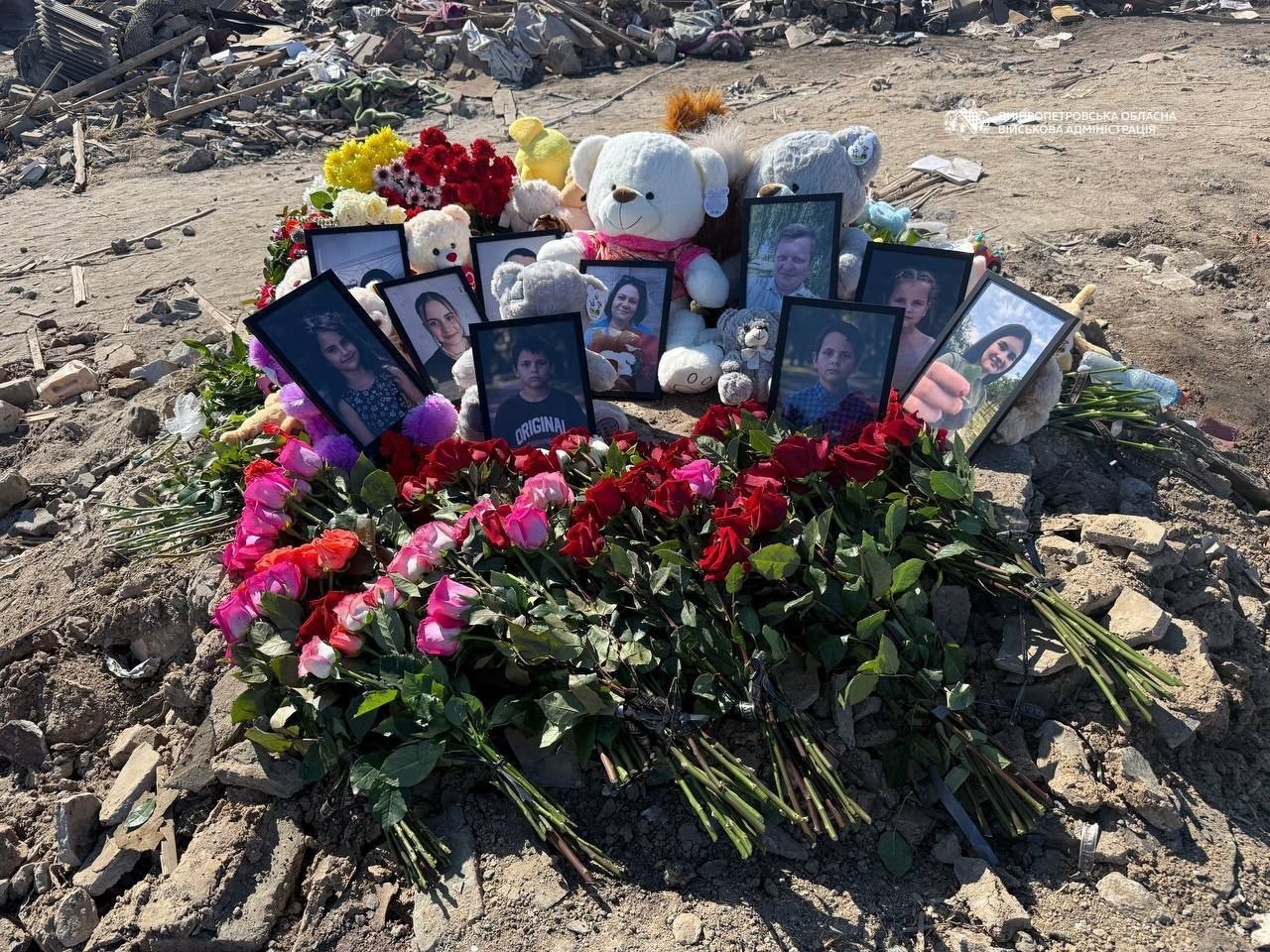 Военный приехал с фронта на руины собственного дома: из-за удара баллистики близ Кривого Рога погибла семья Вороновых - фото 2 Военный приехал с фронта на руины собственного дома: из-за удара баллистики близ Кривого Рога погибла семья Вороновых - фото 2