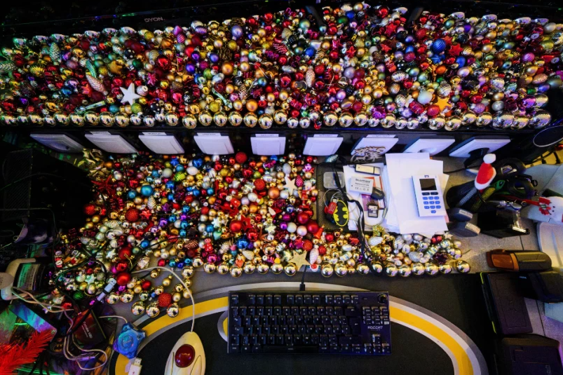 Рождественский рекорд в Германии: семья установила 621 елку в своем доме (ФОТО) - фото 2 Рождественский рекорд в Германии: семья установила 621 елку в своем доме (ФОТО) - фото 2