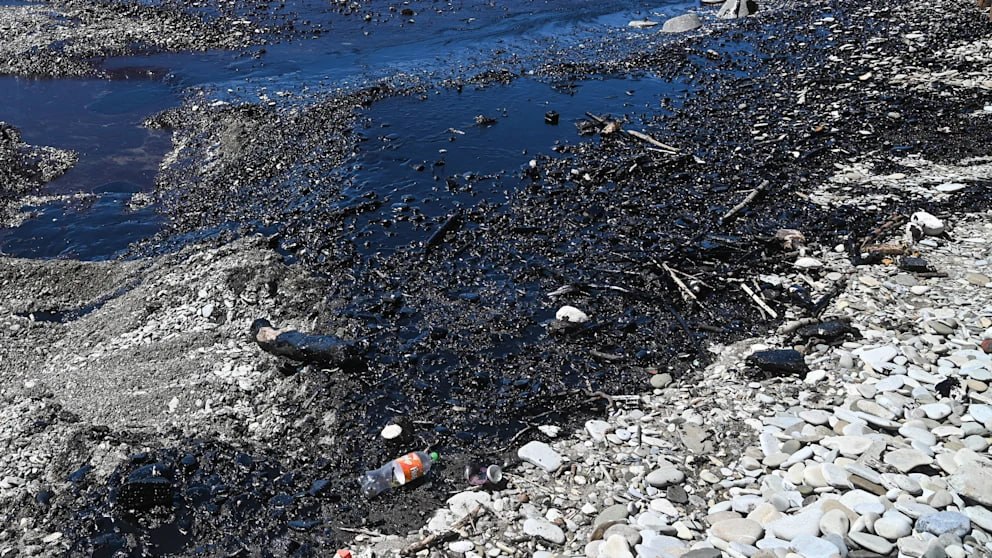 Екологічна катастрофа в Туапсе: через пожежу на нафтозаводі евакуюють людей - фото 2